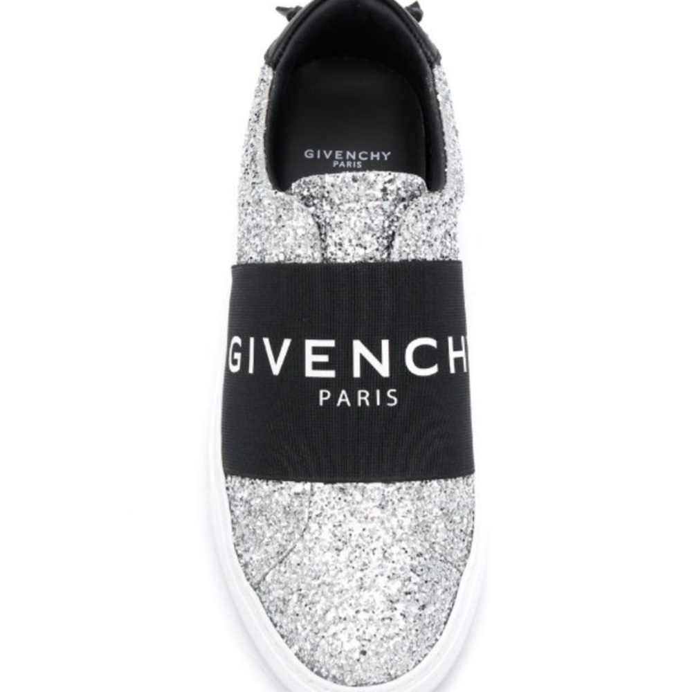 Givenchy
logo strap glitter sneakers